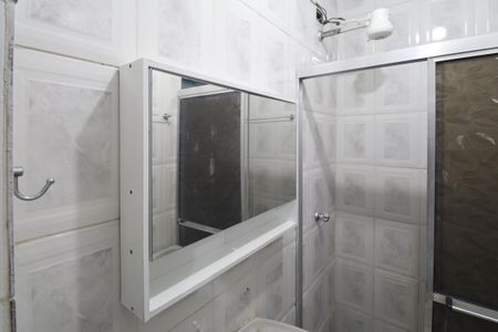 Banheiro  de casa para alugar com 1 quarto, 45m² em Vila Irmaos Arnoni, São Paulo