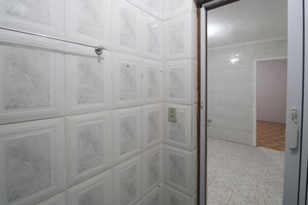 Banheiro  de casa para alugar com 1 quarto, 45m² em Vila Irmaos Arnoni, São Paulo