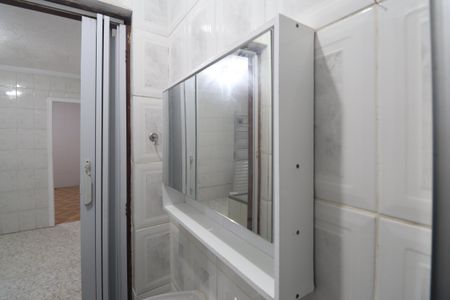 Banheiro  de casa para alugar com 1 quarto, 45m² em Vila Irmaos Arnoni, São Paulo