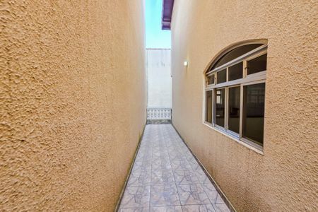 Casa à venda com 250m², 3 quartos e 3 vagasCorredor