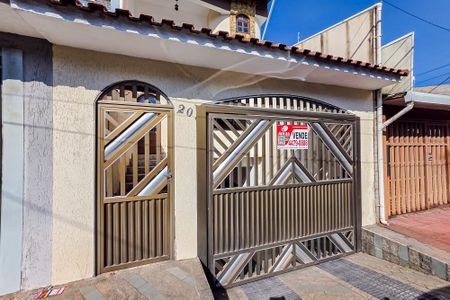 Casa à venda com 250m², 3 quartos e 3 vagasFachada