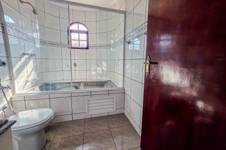 Casa à venda com 250m², 3 quartos e 3 vagasBanheiro da Suíte