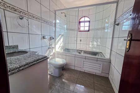 Casa à venda com 250m², 3 quartos e 3 vagasBanheiro da Suíte