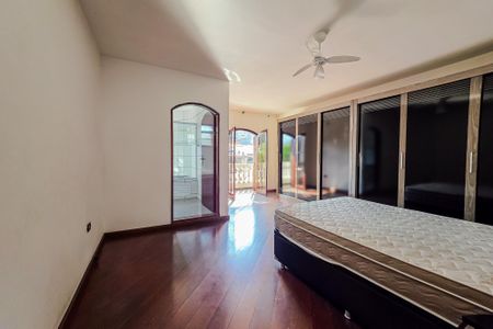 Casa à venda com 250m², 3 quartos e 3 vagasSuíte 