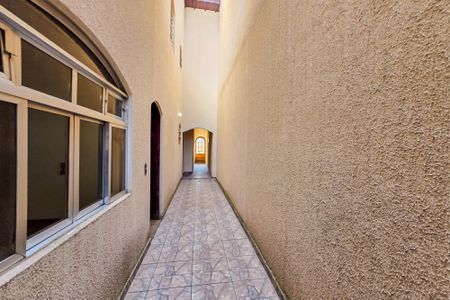 Casa à venda com 250m², 3 quartos e 3 vagasCorredor