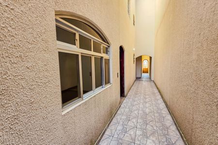 Casa à venda com 250m², 3 quartos e 3 vagasCorredor