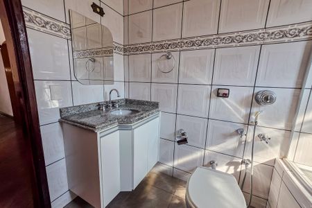 Casa à venda com 250m², 3 quartos e 3 vagasBanheiro da Suíte