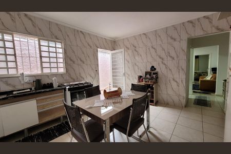 Casa para alugar com 195m², 2 quartos e 2 vagasCozinha