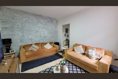 Sala de casa para alugar com 2 quartos, 195m² em Vila Virginia, Itaquaquecetuba