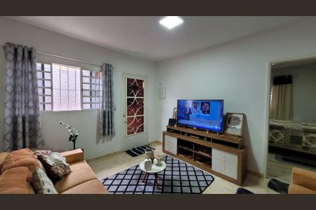 Sala de casa para alugar com 2 quartos, 195m² em Vila Virginia, Itaquaquecetuba