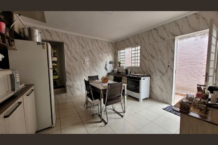 Casa para alugar com 195m², 2 quartos e 2 vagasCozinha