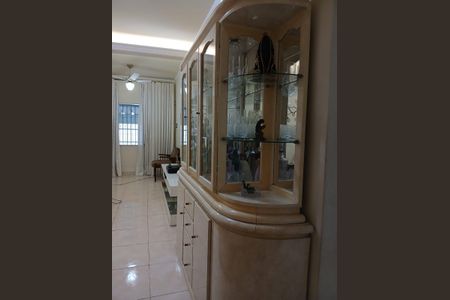 Casa para alugar com 207m², 2 quartos e 2 vagas Casa para alugar com 207m², 2 quartos e 2 vagasFoto 02