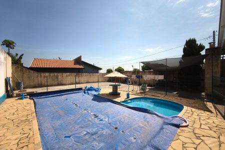 Casa à venda com 364m², 2 quartos e 2 vagasQuintal