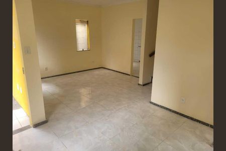 Casa de condomínio para alugar com 120m², 3 quartos e 1 vagaSala
