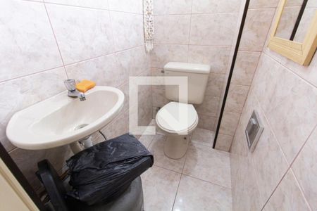 Casa à venda com 178m², 4 quartos e 2 vagas Casa à venda com 178m², 4 quartos e 2 vagasBanheiro