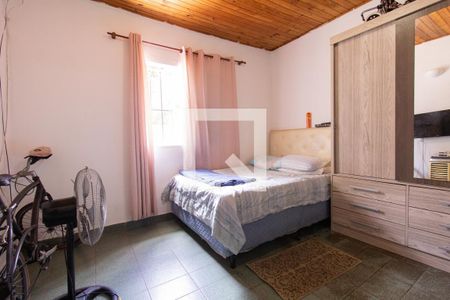 Casa à venda com 178m², 4 quartos e 2 vagas Casa à venda com 178m², 4 quartos e 2 vagasQuarto