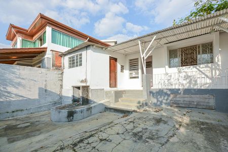 Quintal de casa à venda com 3 quartos, 158m² em Jardim Santa Helena, São Paulo