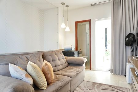 Apartamento para alugar com 240m², 3 quartos e 3 vagas Apartamento para alugar com 240m², 3 quartos e 3 vagasSala 2