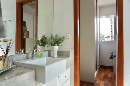 Apartamento para alugar com 240m², 3 quartos e 3 vagas Apartamento para alugar com 240m², 3 quartos e 3 vagasBanheiro compartilhado com quarto 1 e 2