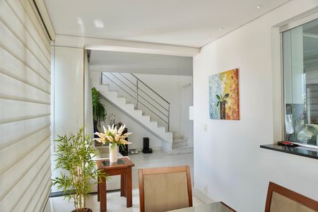 Apartamento para alugar com 240m², 3 quartos e 3 vagas Apartamento para alugar com 240m², 3 quartos e 3 vagasCopa
