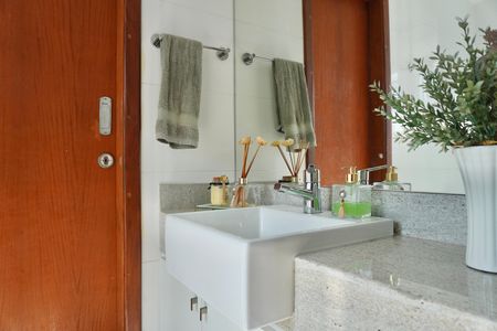 Apartamento para alugar com 240m², 3 quartos e 3 vagas Apartamento para alugar com 240m², 3 quartos e 3 vagasBanheiro compartilhado com quarto 1 e 2