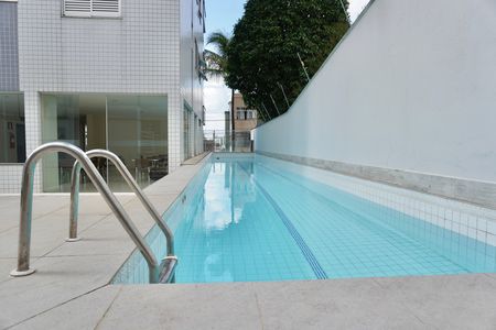 Apartamento para alugar com 240m², 3 quartos e 3 vagas Apartamento para alugar com 240m², 3 quartos e 3 vagasÁrea comum - Piscina