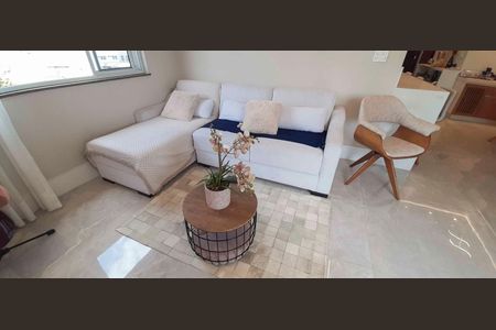Apartamento à venda com 140m², 3 quartos e 2 vagas Apartamento à venda com 140m², 3 quartos e 2 vagasSala de TV