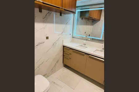Apartamento à venda com 140m², 3 quartos e 2 vagas Apartamento à venda com 140m², 3 quartos e 2 vagasBanheiro da Suíte 1