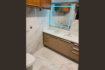 Apartamento à venda com 140m², 3 quartos e 2 vagas Apartamento à venda com 140m², 3 quartos e 2 vagasBanheiro da Suíte 1