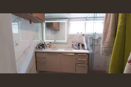 Apartamento à venda com 140m², 3 quartos e 2 vagas Apartamento à venda com 140m², 3 quartos e 2 vagasBanheiro da Suíte 1