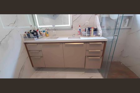 Apartamento à venda com 140m², 3 quartos e 2 vagas Apartamento à venda com 140m², 3 quartos e 2 vagasBanheiro da Suíte 1