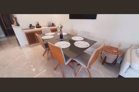 Apartamento à venda com 140m², 3 quartos e 2 vagas Apartamento à venda com 140m², 3 quartos e 2 vagasSala de Jantar