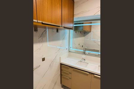 Apartamento à venda com 140m², 3 quartos e 2 vagas Apartamento à venda com 140m², 3 quartos e 2 vagasBanheiro da Suíte 1