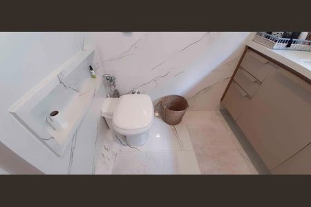 Apartamento à venda com 140m², 3 quartos e 2 vagas Apartamento à venda com 140m², 3 quartos e 2 vagasBanheiro da Suíte 1