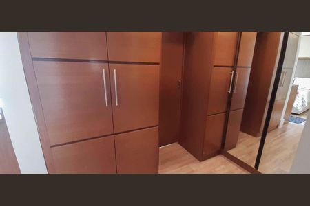Apartamento à venda com 140m², 3 quartos e 2 vagas Apartamento à venda com 140m², 3 quartos e 2 vagasCloset da Suíte 1