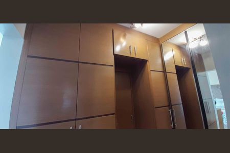 Apartamento à venda com 140m², 3 quartos e 2 vagas Apartamento à venda com 140m², 3 quartos e 2 vagasCloset da Suíte 1