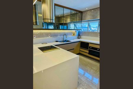 Apartamento à venda com 140m², 3 quartos e 2 vagas Apartamento à venda com 140m², 3 quartos e 2 vagasCozinha