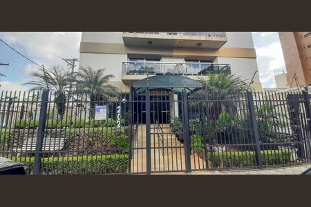 Apartamento à venda com 140m², 3 quartos e 2 vagas Apartamento à venda com 140m², 3 quartos e 2 vagasFachada e portaria