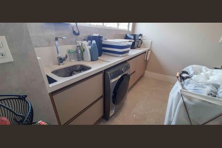 Apartamento à venda com 140m², 3 quartos e 2 vagas Apartamento à venda com 140m², 3 quartos e 2 vagasÁrea de Serviço