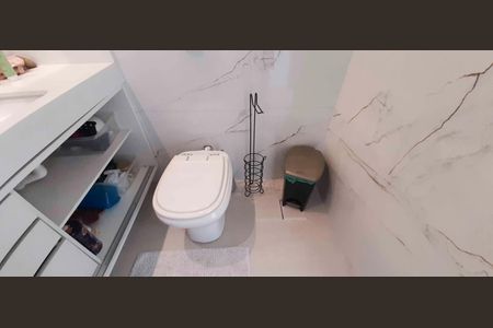 Apartamento à venda com 140m², 3 quartos e 2 vagas Apartamento à venda com 140m², 3 quartos e 2 vagasBanheiro da Suíte 2