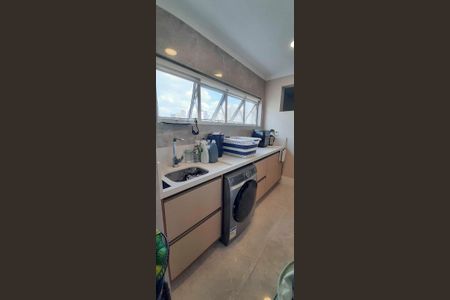 Apartamento à venda com 140m², 3 quartos e 2 vagas Apartamento à venda com 140m², 3 quartos e 2 vagasÁrea de Serviço