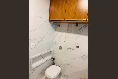 Apartamento à venda com 140m², 3 quartos e 2 vagas Apartamento à venda com 140m², 3 quartos e 2 vagasBanheiro da Suíte 1