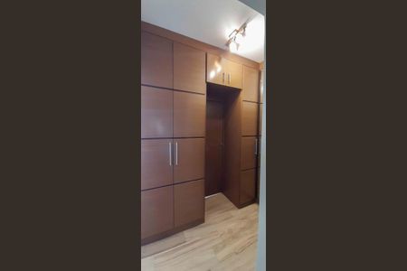 Apartamento à venda com 140m², 3 quartos e 2 vagas Apartamento à venda com 140m², 3 quartos e 2 vagasCloset da Suíte 1