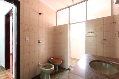 Casa para alugar com 190m², 4 quartos e 2 vagasBanheiro