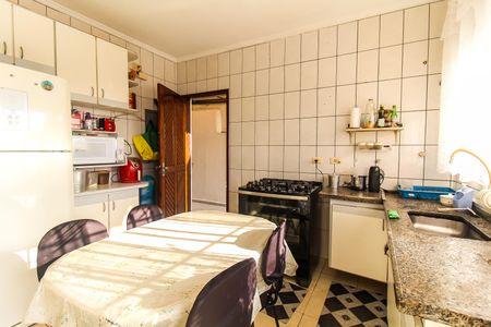 Casa à venda com 140m², 2 quartos e 2 vagas Casa à venda com 140m², 2 quartos e 2 vagasCozinha