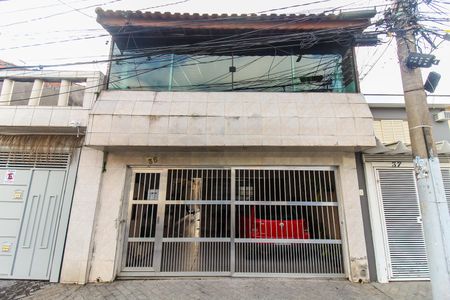 Casa à venda com 140m², 2 quartos e 2 vagas Casa à venda com 140m², 2 quartos e 2 vagasFachada
