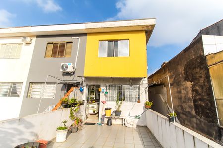 Casa à venda com 140m², 2 quartos e 2 vagas Casa à venda com 140m², 2 quartos e 2 vagasVaranda da Cozinha