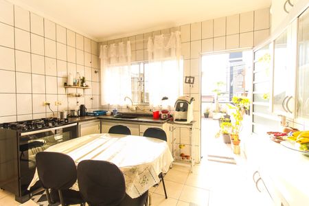 Casa à venda com 140m², 2 quartos e 2 vagas Casa à venda com 140m², 2 quartos e 2 vagasCozinha
