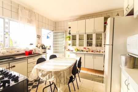 Casa à venda com 140m², 2 quartos e 2 vagas Casa à venda com 140m², 2 quartos e 2 vagasCozinha