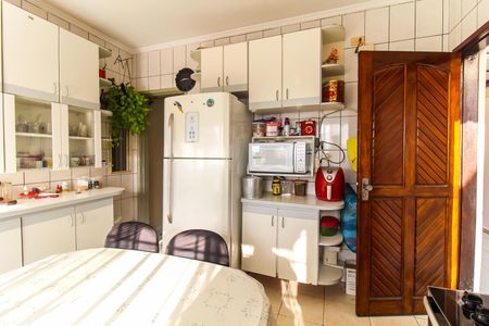 Casa à venda com 140m², 2 quartos e 2 vagas Casa à venda com 140m², 2 quartos e 2 vagasCozinha